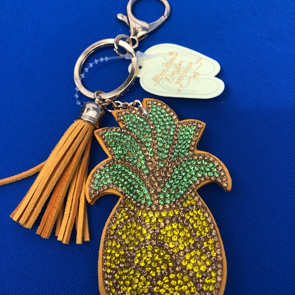 Pineapple keychain - Picture 2 of 3